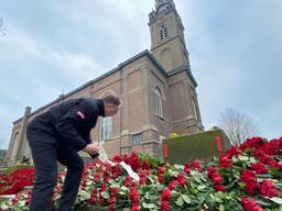 Een zee van rozen voor de coronaslachtoffers in Erp. (foto: Jan Peels).