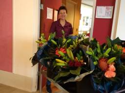 Geen bezoek maar wel bloemen voor ouderen in verpleeghuis Veghel