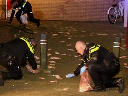 Agenten rapen geld in Den Bosch. (Foto: Bart Meesters / SQ Vision)