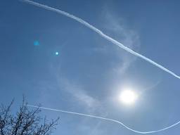 Het vliegtuig boven Baarle-Nassau (foto: Cristian Otter)