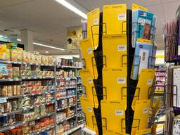 Het lege kaartenrek in de supermarkt (foto: Birgit Verhoeven)