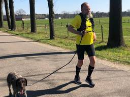 Daniël Elst (46) liep de marathon met zijn Duitse staander Lady. 