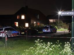 De politie deed onderzoek bij het huis in Sint-oedenrode (foto: Sander van Gils/SQ Vision).