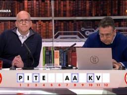 Kristian en Maarten achter de desk bij 2 voor 12 