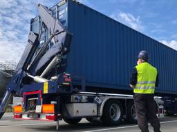 De sideloader van de Belgische douane (foto: Willem-Jan Joachems) 