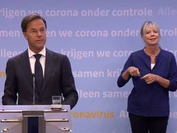 Rutte tijdens de persconferentie. 