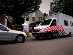 Onderzoek bij het huis van Jack (foto: Raymond Merkx).