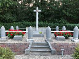 Het monument van Moerstraten (foto's Willem-Jan Joachems) 