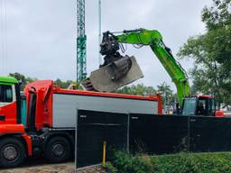 Puinruimen bij de ingestorte nieuwbouw in Boxtel (foto: René van Hoof).