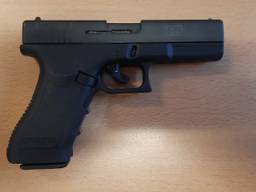 Er werd een alarmpistool gebruikt bij de beroving (foto: politie).