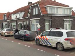 Veel politie op de Sasdijk in Werkendam.
