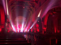 De lichtshow in de kerk van Nuland.