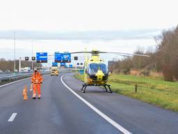 Broer en zus op vluchtstrook aangereden door vrachtwagen, vrouw (29) overleden