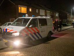 De politie doet onderzoek na de overval in Werkendam (foto: Jurgen Versteeg/SQ Vision).