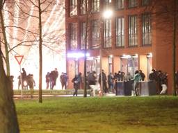 Grote groepen jongeren trokken door de straten (foto: Omroep Brabant)