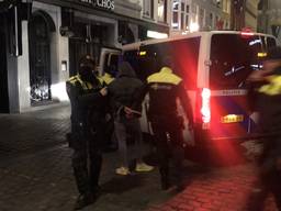 Arrestatie op de Grote Markt in Breda (Foto: Omroep Brabant)