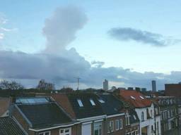 Volgens twitteraar Klaas Willem Boersma is deze wolk verantwoordelijk voor de enorme donderknal en hagelbui (foto: Klaas Willem Boersma).