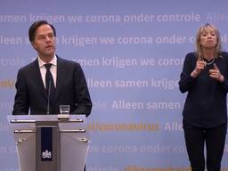Rutte tijdens de persconferentie dinsdagavond.