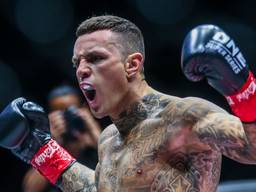 Nieky Holzken, hier na een overwinning in 2021 (foto: ONE Championship).