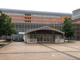 De ingang van de rechtbank Den Bosch (foto: Willem-Jan Joachems)
