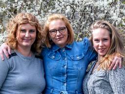 Nicky van Meegen met haar zussen Kelly (midden) en Wendy (rechts).