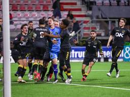 NAC won in Emmen en gaat door naar de play-offsfinale.