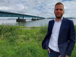Maikel de Bekker hoopt dat het onderhoud van de Haringvlietbrug sneller kan dan de geplande zes jaar.