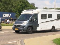 Een van de wagens die zondag bij Hazeldonk de grens passeerden (foto: Omroep Brabant).