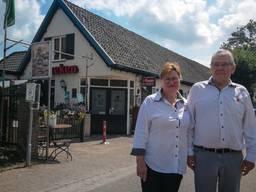 Uitbaters Tien en Trees Verstraten (foto: Dtv Nieuws).