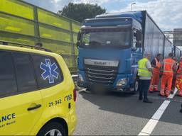 Man steekt vrachtwagenchauffeur bij verkeersruzie op A59