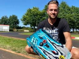 Racelegende John uit Sint Willebrord coacht Robert Doornbos in Car Wars