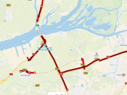 Enorme files in West-Brabant door ongeluk voor Moerdijkbrug