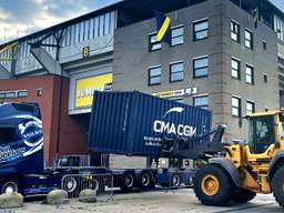 Gemeente Breda plaatst zeecontainers om NAC-stadion
