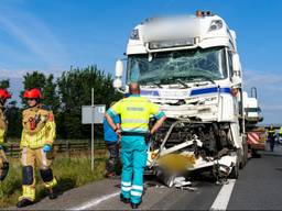 Botsing met twee vrachtwagens op de A59 bij Raamsdonk