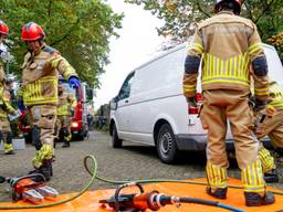 Voetganger overleden na aanrijding, bestuurder van auto rent weg