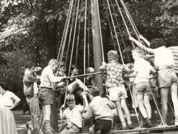 Kinderen spelen in de oude speeltuin (Foto: Efteling). 