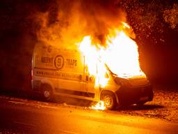 Ook al het gereedschap in de bus ging in vlammen op (Foto: Christian Traets, SQ Vision)