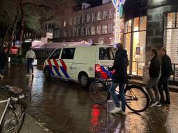 Politie in Eindhoven vrijdagavond, maar van rellen is geen sprake (foto: Tonnie Vossen).