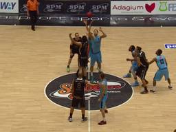Basketballers SPM Shoeters Den Bosch uitstekend begonnen aan halve finale