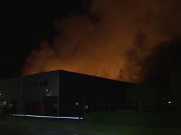Zeer grote brand bij Debecom in Waalwijk