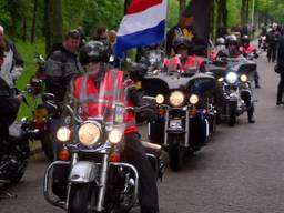 Motorrijders zijn negativiteit beu en voeren actie met toertocht in Eindhoven
