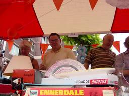 Traditionele Meimarkt in centrum van Tilburg