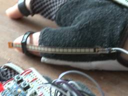 Slimme handschoen uit Eindhoven moet muis en toetsenbord vervangen