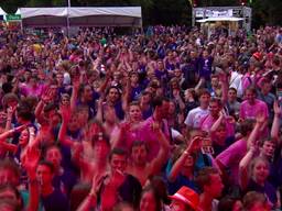 Grootste introductiefeest van Nederland in Hilvarenbeek: veel bier en veel regen