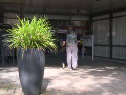 Nieuw en lekker goedkoop. Lunchen en of dineren in het restaurant van het bejaardenhuis om de hoek.