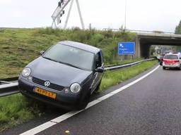 Vijf ongelukken in twee weken tijd op afrit A2 bij Vught, Rijkswaterstaat gaat asfalt onderzoeken