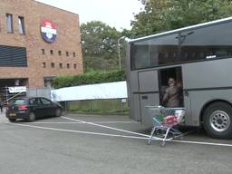 Willem II-supporters op de set van politieserie Smeris