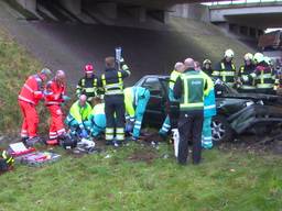 Auto rijdt van talud bij Eersel: vrouw overleden