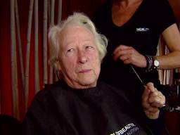 Sterren-visagist Mari van de Ven geeft Tilburgse ouderen een make-over