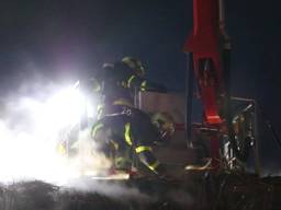 Boerderij in brand in Dorst, provinciale weg N282 urenlang dicht